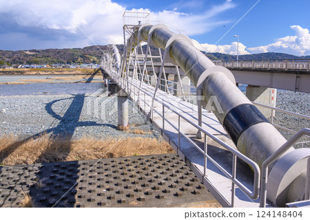 Aqueduct over the Sakawa River 124148404
