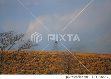 Taking off scenery 124148837