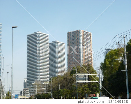 從綱島街道望去的武藏小杉高層公寓 從綱島街道望去的武藏小杉高層公寓 124149128
