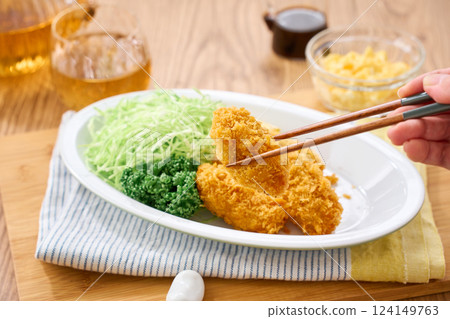 炸牡蠣－酥脆炸牡蠣配塔塔醬 124149763