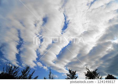 White clouds in the autumn sky White clouds in the autumn sky 124149817