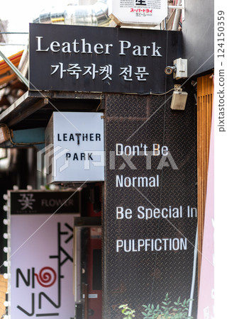 Bars and clubs in Itaewon commercial district known for its nightlife and expat population, in Seoul, South Korea 124150359