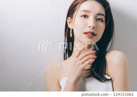 Cool beauty woman Cool beauty woman 124151062