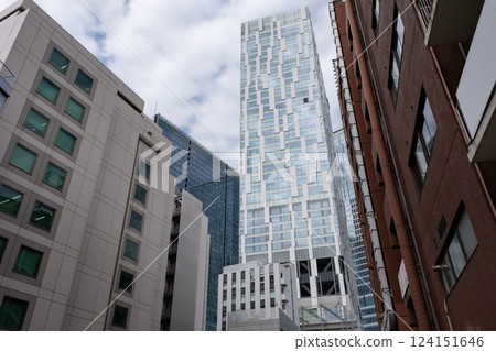 仰望市中心的建築 124151646