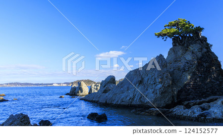 從三浦半島的岩石上看到的海 從三浦半島的岩石上看到的海 124152577