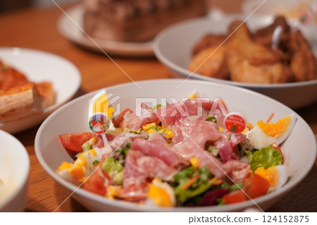 聖誕家庭聚會 聖誕家庭聚會 124152875