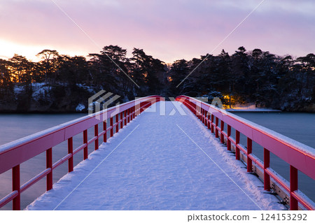 Morning glow of Matsushima 124153292