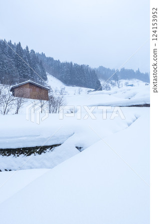 Snow-covered rice terraces of Mt. Hyonose, Tottori Prefecture Snow-covered rice terraces of Mt. Hyonose, Tottori Prefecture 124153952