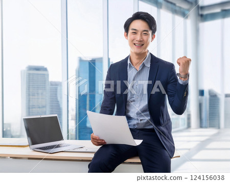A senior employee inviting you to work together happily 124156038