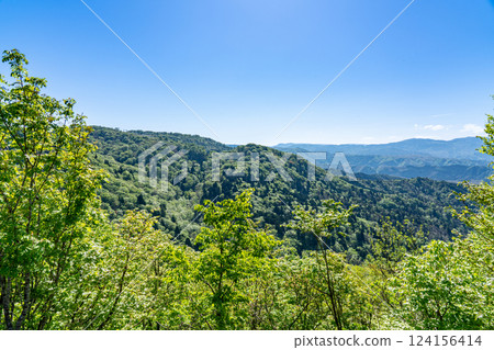 初夏從高清水步道望去的中國山脈 1 岡山縣苫田郡鏡野町 初夏從高清水步道望去的中國山脈 1 岡山縣苫田郡鏡野町 124156414