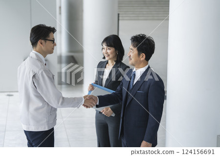 商業形象：商人握手 124156691