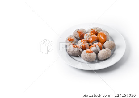 Papas arrugadas with mojo isolated on white background 124157030