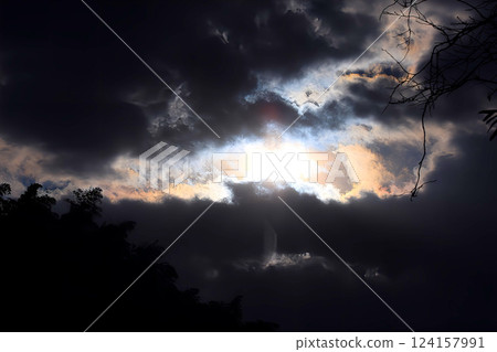 The sun seen through the gaps in the clouds 124157991