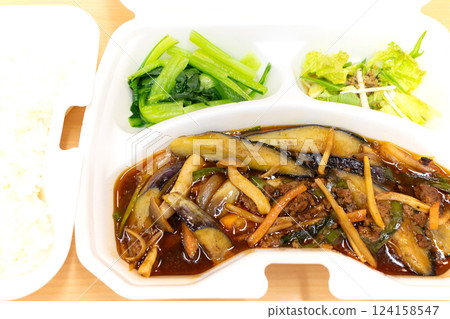 Rice and delicious eggplant and minced pork stir-fry in a spicy Sichuan style bento 124158547