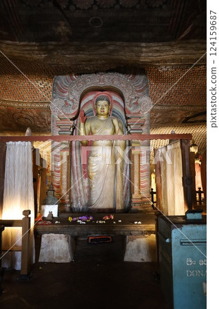 蘭吉里丹布勒石窟寺內部（斯里蘭卡） 124159687