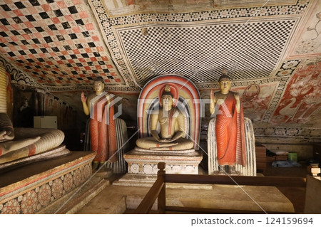 蘭吉里丹布勒石窟寺內部(斯里蘭卡) 蘭吉里丹布勒石窟寺內部(斯里蘭卡) 124159694