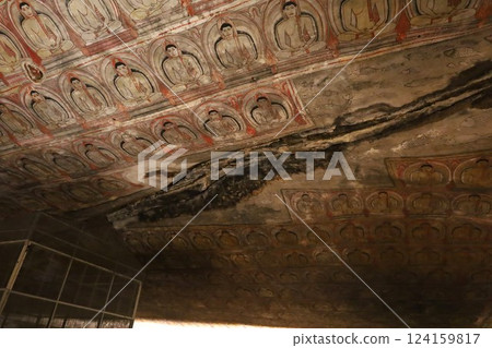 朗吉里丹布勒石窟寺，第 2 窟天花板繪畫 [斯里蘭卡] 124159817