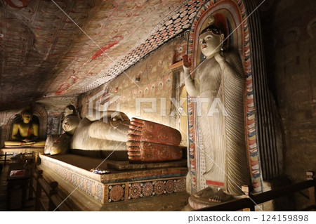 朗吉里丹布勒石窟寺，第 2 號洞窟內部 [斯里蘭卡] 124159898