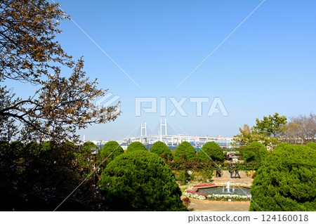 Hill Park where Yokohama · Harbor can be seen 124160018