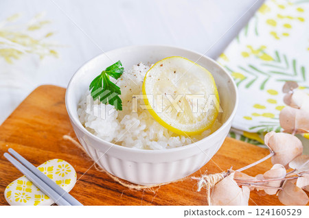 Lemon-flavored rice 124160529