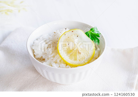 Lemon-flavored rice 124160530