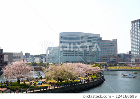 Yokohama  124160699