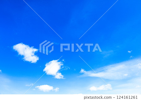 藍天和雲彩的簡單圖像 藍天和雲彩的簡單圖像 124161261