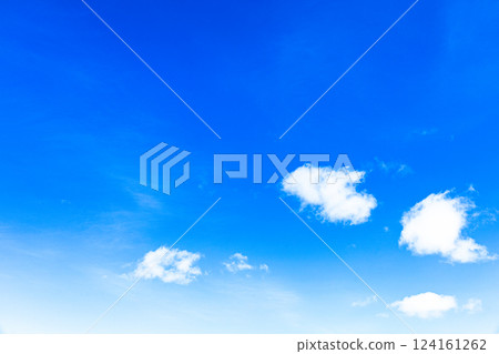 藍天和雲彩的簡單圖像 藍天和雲彩的簡單圖像 124161262