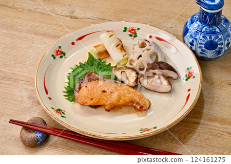 黃尾魚照燒，照燒，照燒，烤魚。魚類、日本料理和海鮮料理。 124161275