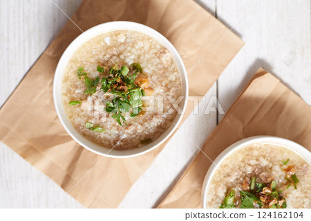 Rice porridge with minced pork 124162104