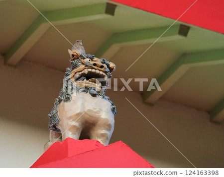 來間島（沖繩島宮古島）龍宮城瞭望台的 Shisa 124163398