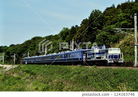 1993: DD51791 Nagoya 12-series tatami train running on the Kansai Main Line 124163746