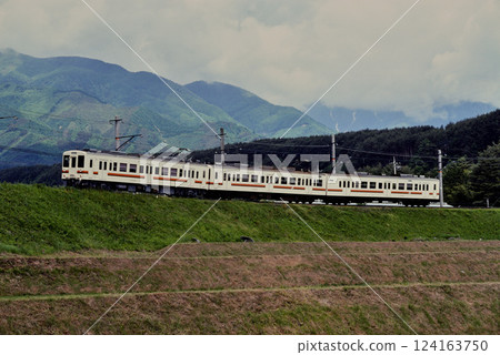 1993年：飯田線運行3列119係本地列車 124163750