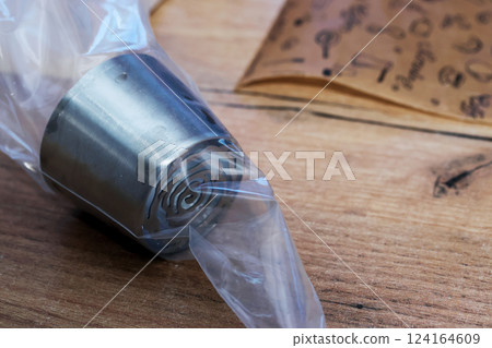 Pastry bag with a metal tip for making marshmallow flowers. Pastry bag with a metal tip for making marshmallow flowers. 124164609