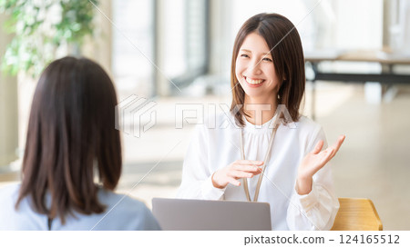 Business woman making a meeting Business woman making a meeting 124165512