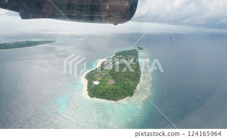 Flying over a tropical island in the maldives 124165964