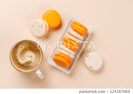 A delightful combination of freshly brewed coffee and delicate macaroons 124167069