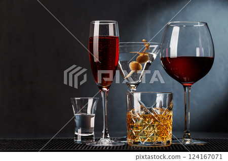 Whiskey, wine, cocktail and champagne drinks 124167071