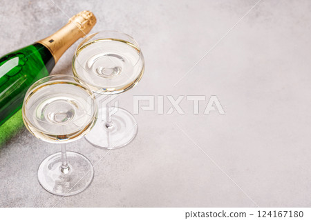 A sparkling glass of champagne 124167180