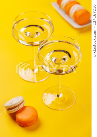 Pairing of champagne and delicate macaroons 124167216