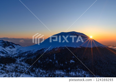 The sunrise over Mt. Asama seen from Mt. Kurobanza in winter (Gâteau au Chocolat) The sunrise over Mt. Asama seen from Mt. Kurobanza in winter (Gâteau au Chocolat) 124169293