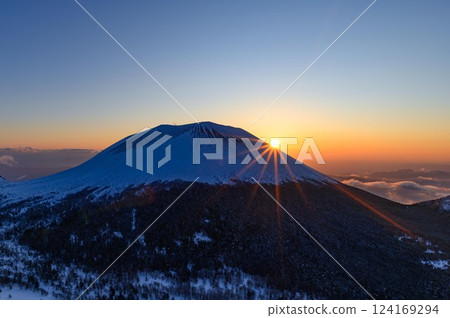 The sunrise over Mt. Asama seen from Mt. Kurobanza in winter (Gâteau au Chocolat) The sunrise over Mt. Asama seen from Mt. Kurobanza in winter (Gâteau au Chocolat) 124169294