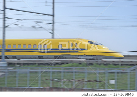 Tokaido Shinkansen Odawara-Shin-Yokohama JR Central 923-0 series T4 train (Tokyo) Doctor Yellow 124169946