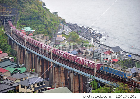東海道本線 早川～根府川 JR貨運 EF66-30（吹田） 124170202