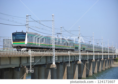 東海道本線茅崎~平塚 JR東日本E233系列3000系列E06列車(神津) 東海道本線茅崎~平塚 JR東日本E233系列3000系列E06列車(神津) 124171607
