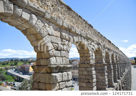 Close up view of Segovia Aqueduct, Roman construction for transporting water 124171731