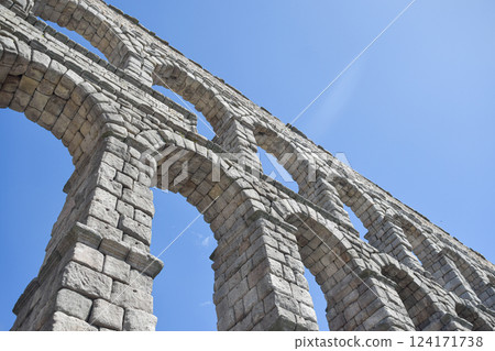 Tilted bottom view of Segovia Aqueduct, Roman construction for transporting water 124171738