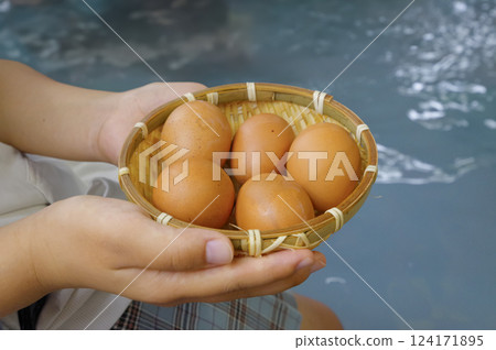 Boiled eggs steamed using the hell steaming method 124171895