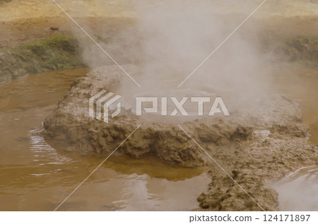 大分縣地獄之旅之一的“灶門地獄” 124171897