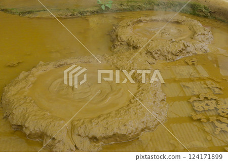 大分縣地獄之旅之一的“灶門地獄” 124171899